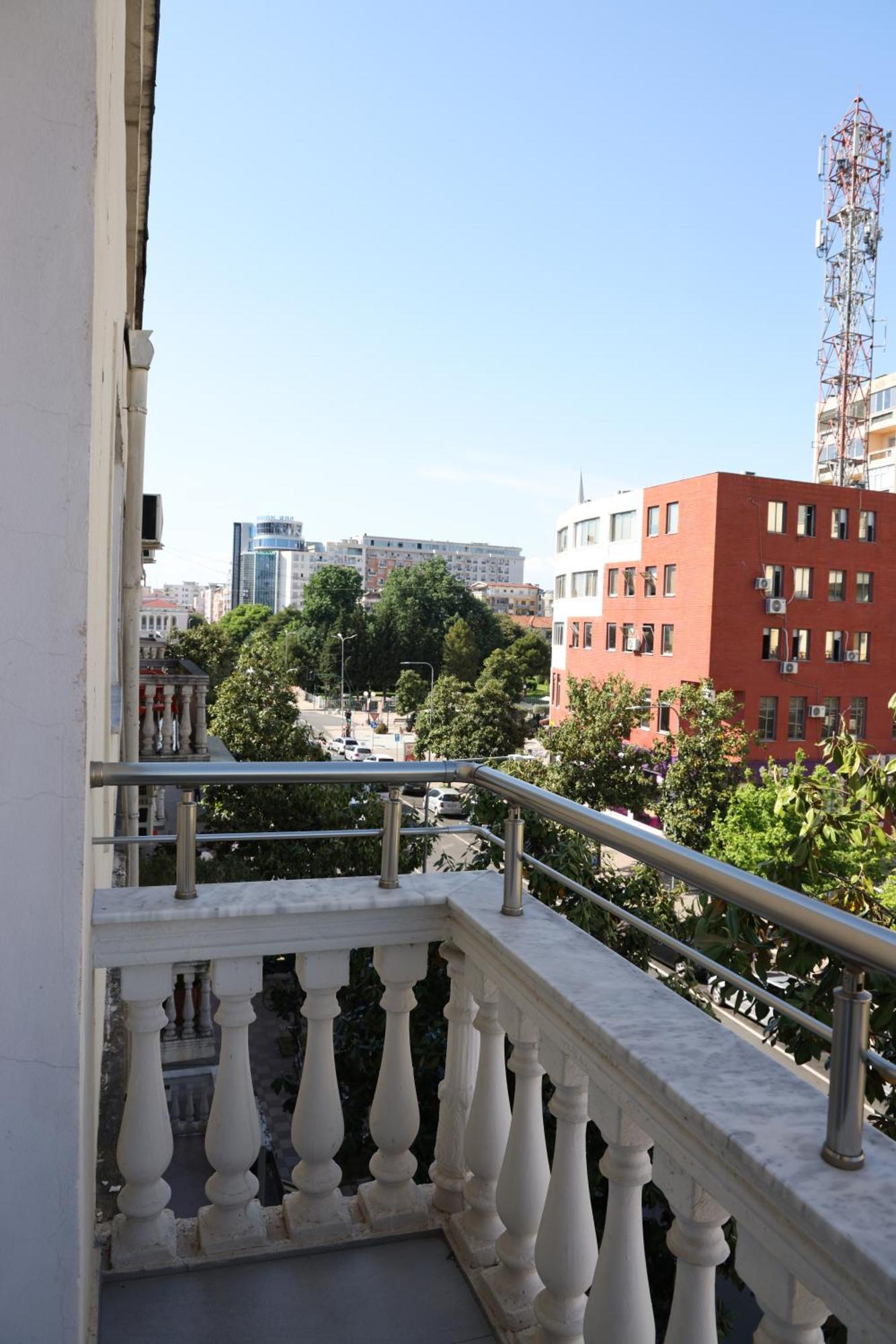 Sol Hotel Shkodër Extérieur photo